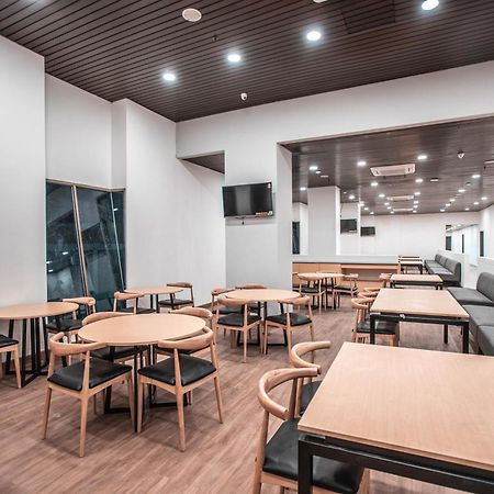 Super Oyo Townhouse 1 Hotel Salemba Jakarta Exterior photo