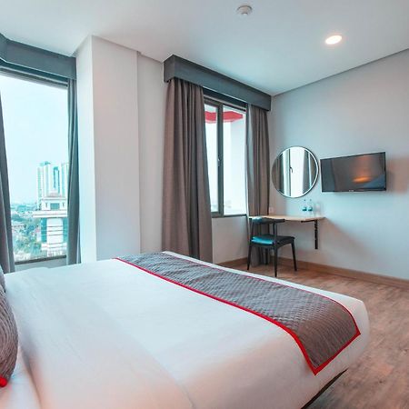 Super Oyo Townhouse 1 Hotel Salemba Jakarta Exterior photo