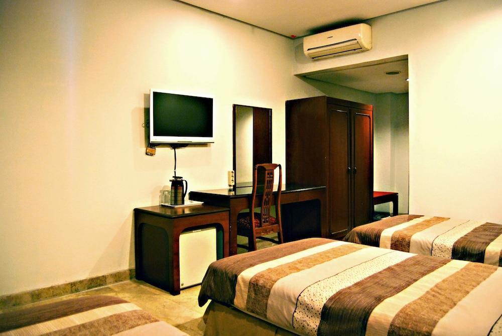 Super Oyo Townhouse 1 Hotel Salemba Jakarta Exterior photo