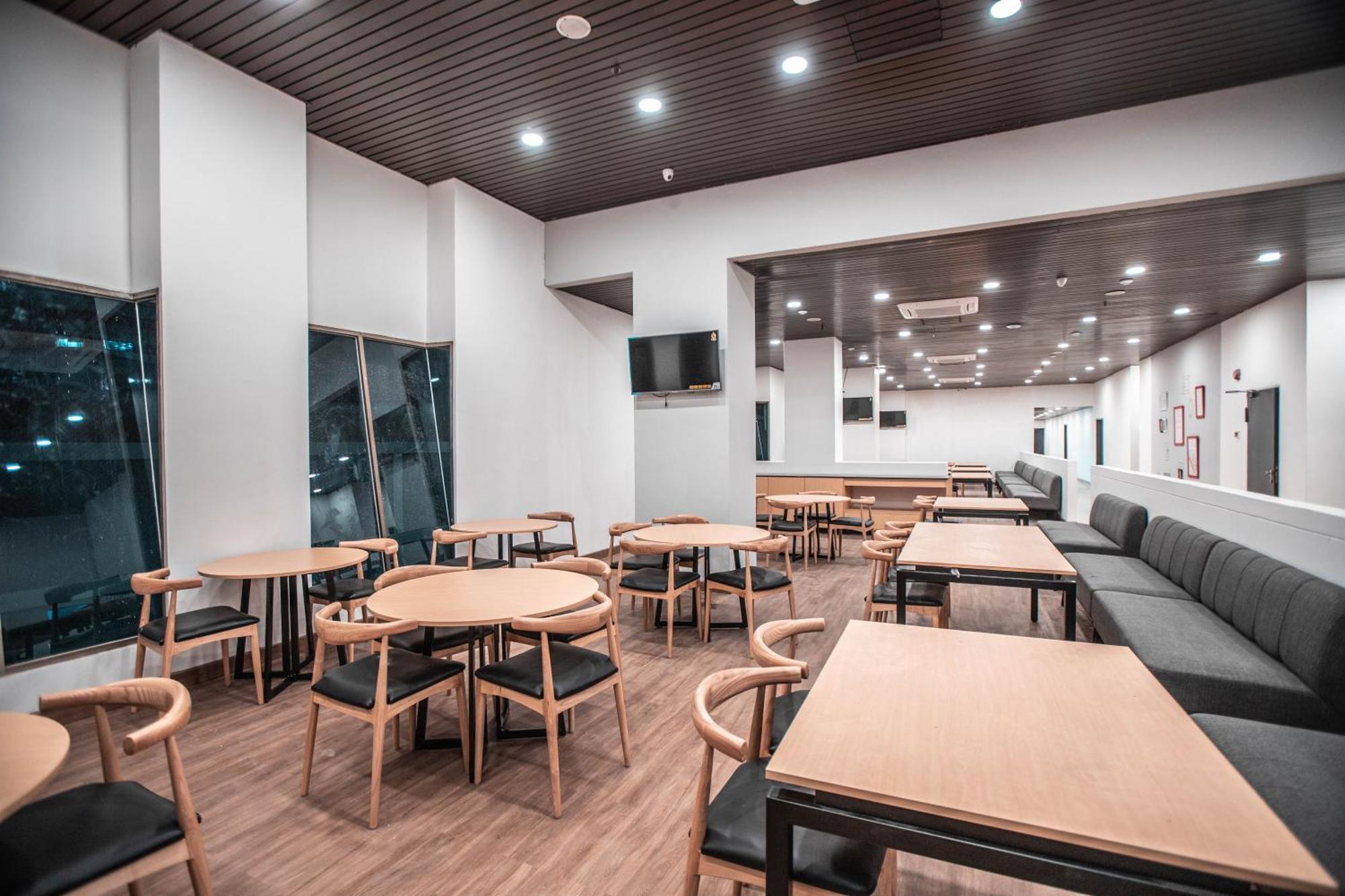 Super Oyo Townhouse 1 Hotel Salemba Jakarta Exterior photo