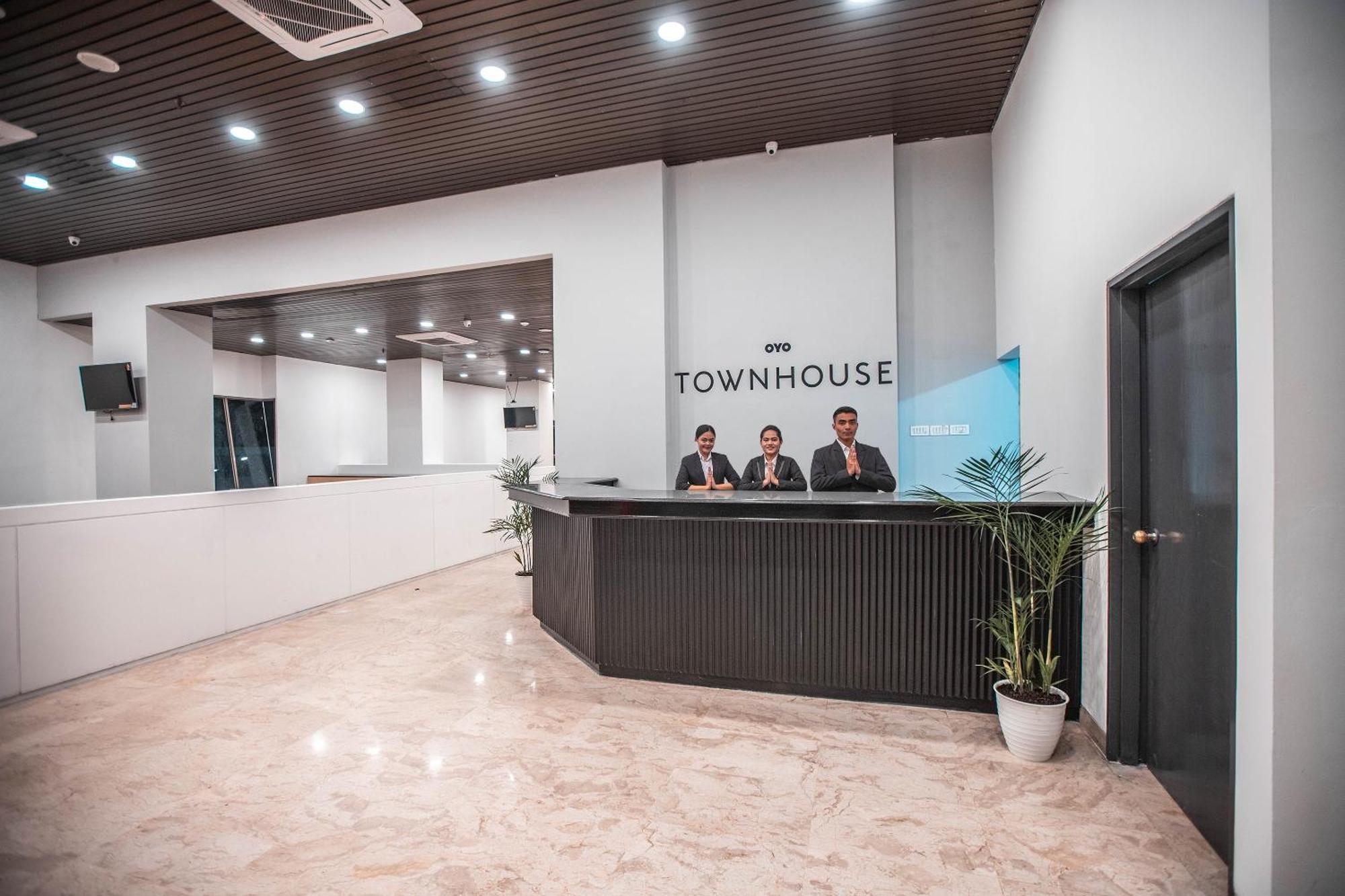 Super Oyo Townhouse 1 Hotel Salemba Jakarta Exterior photo