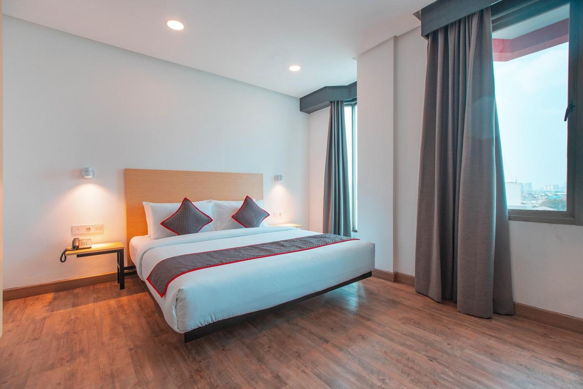 Super Oyo Townhouse 1 Hotel Salemba Jakarta Exterior photo