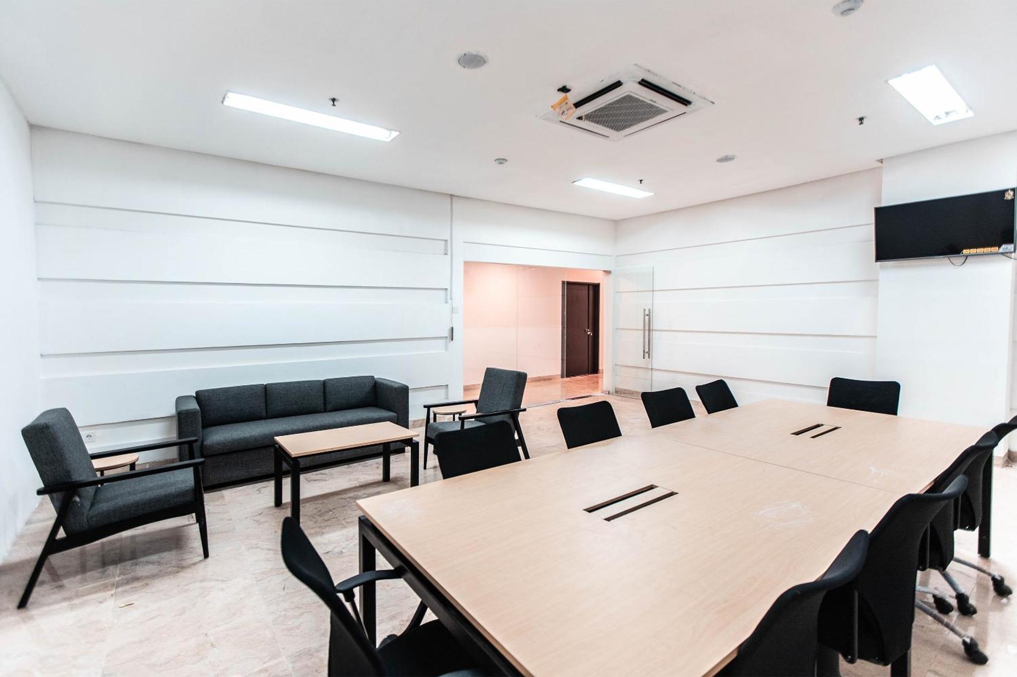 Super Oyo Townhouse 1 Hotel Salemba Jakarta Exterior photo
