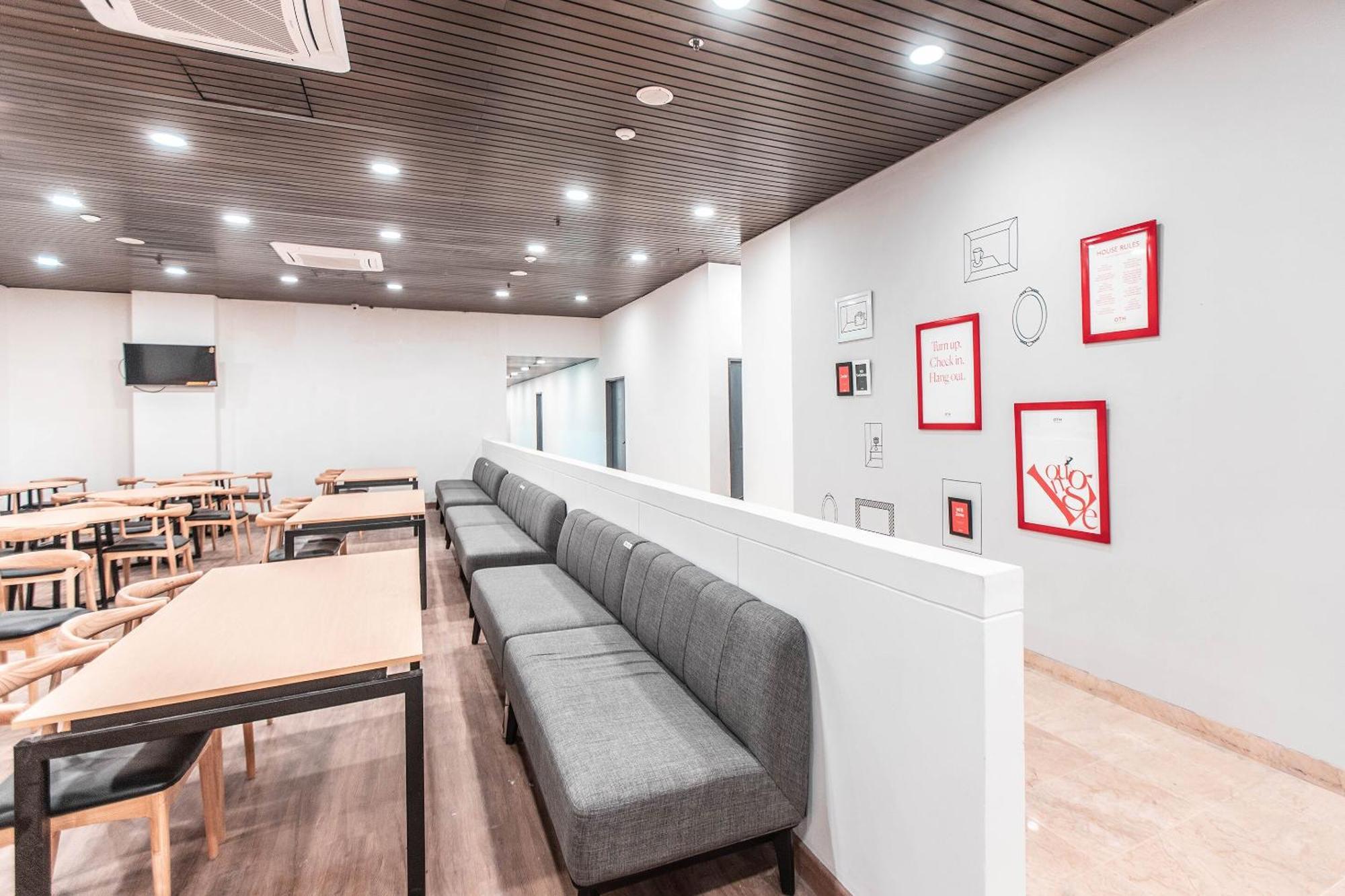 Super Oyo Townhouse 1 Hotel Salemba Jakarta Exterior photo