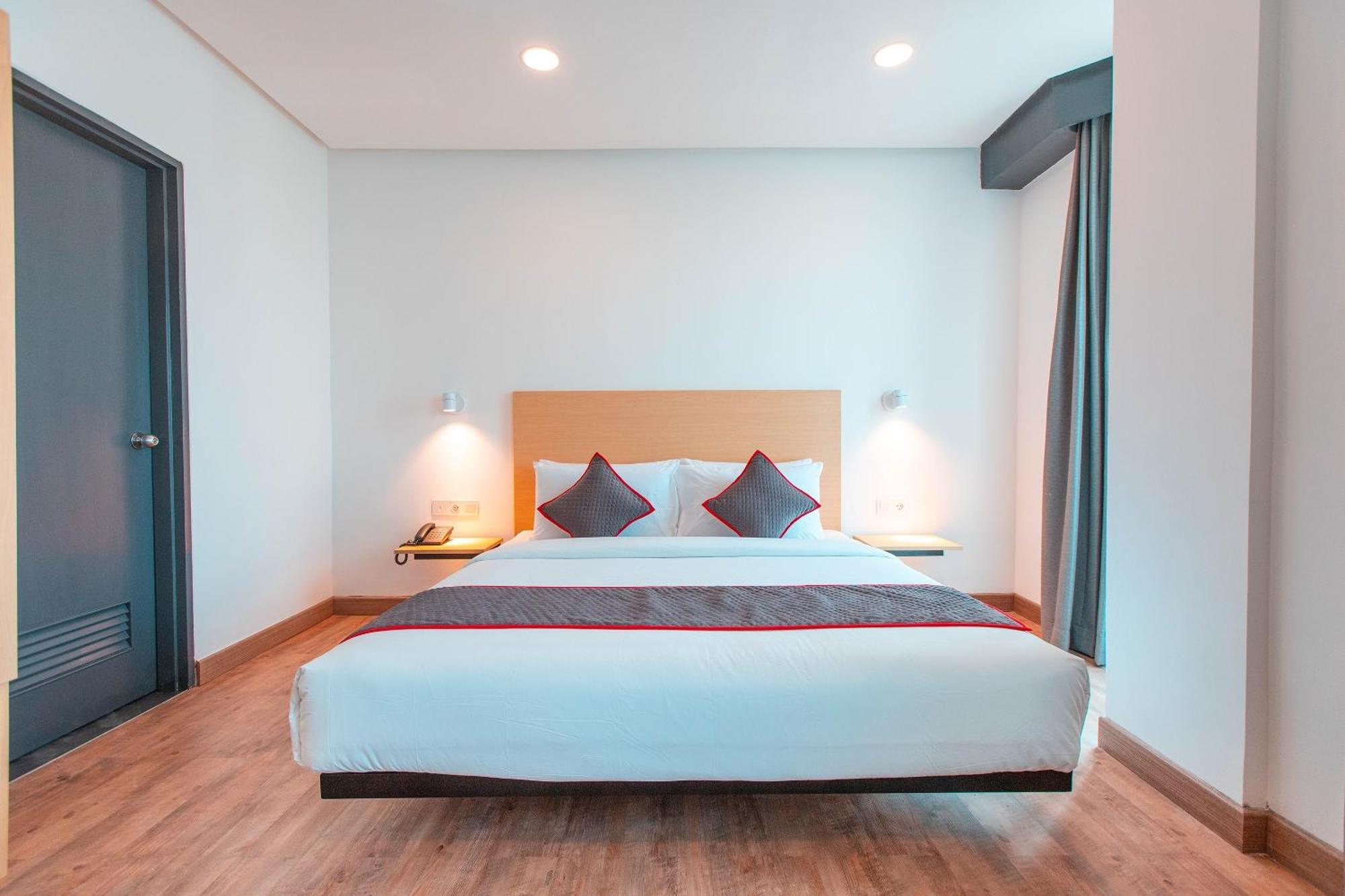 Super Oyo Townhouse 1 Hotel Salemba Jakarta Exterior photo