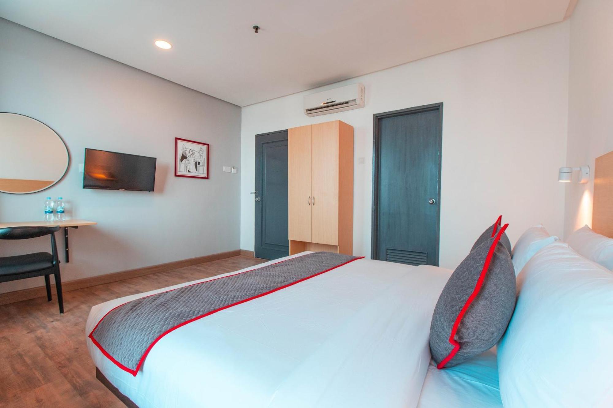 Super Oyo Townhouse 1 Hotel Salemba Jakarta Exterior photo