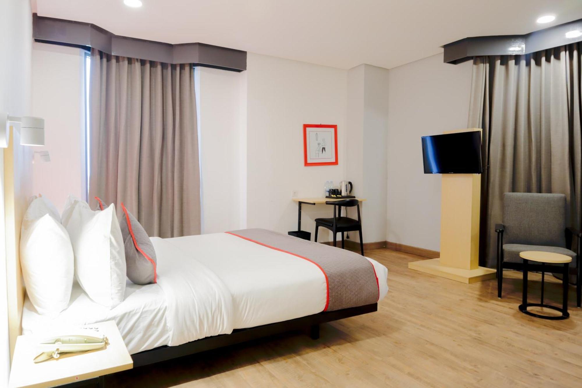 Super Oyo Townhouse 1 Hotel Salemba Jakarta Exterior photo