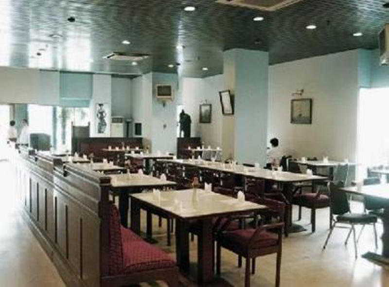Super Oyo Townhouse 1 Hotel Salemba Jakarta Exterior photo